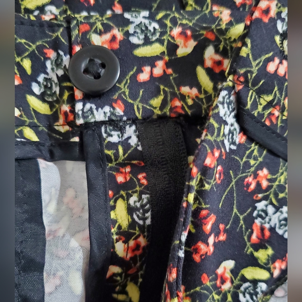 Floral Patterned Shorts - Picture 6 of 9